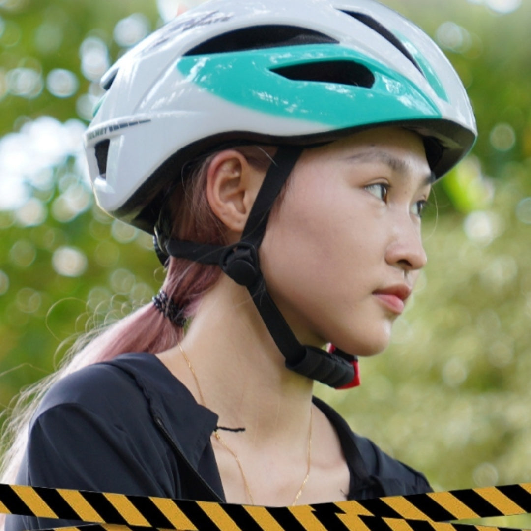 Bicycle Helmet Simple Integrated Molding Design